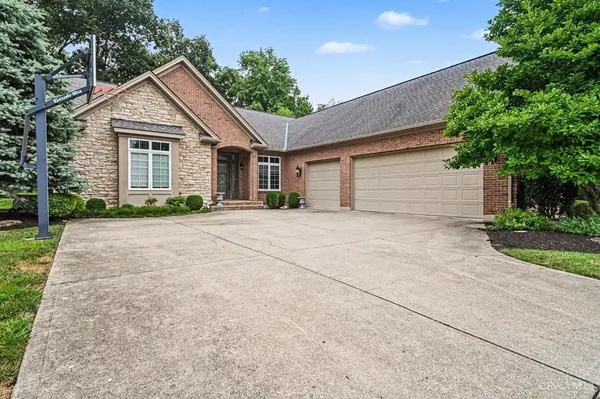 $1,050,000 | 7860 Jolain Drive, Montgomery, OH 45242