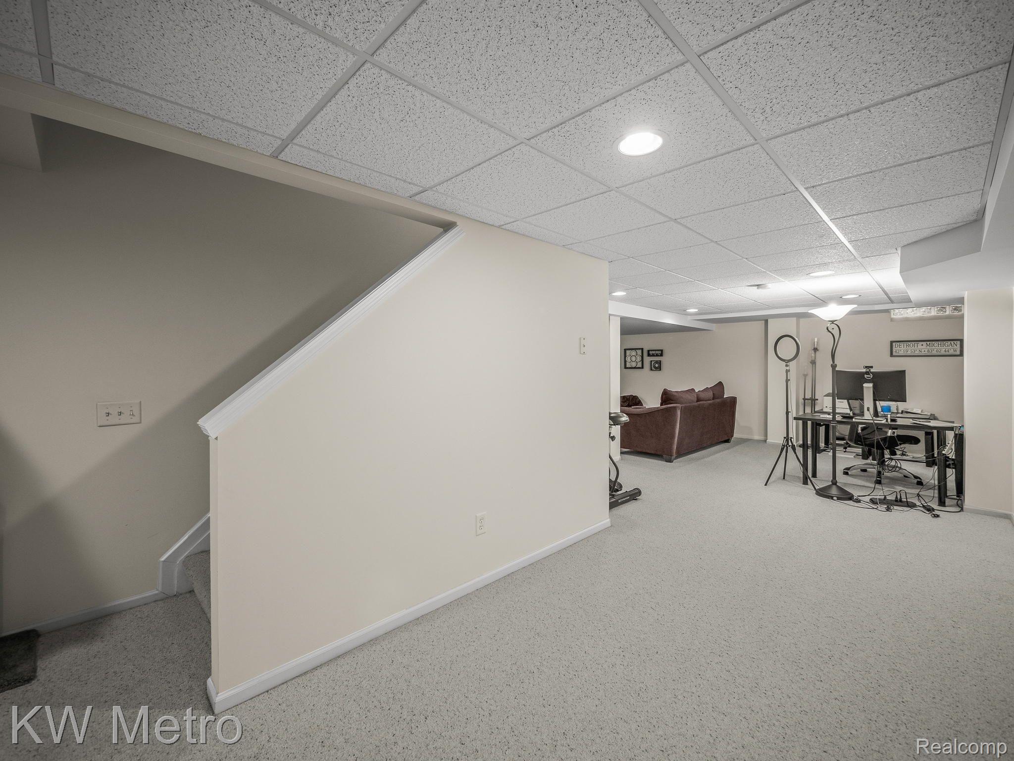 3558 Normandy Drive Rochester, MI 48306 - Photo 35 of 45