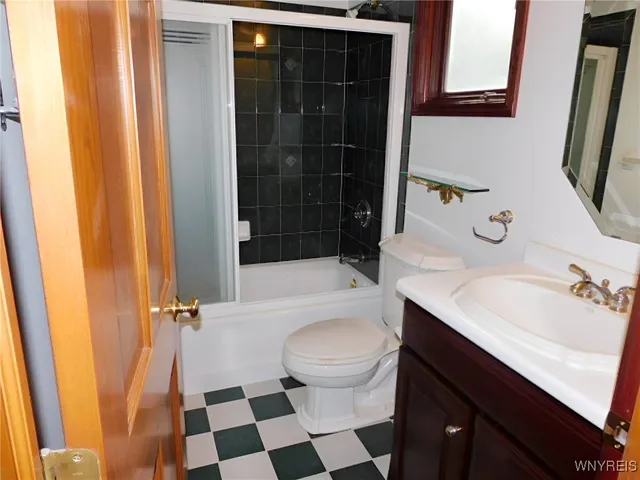 $499,950 | 15 Thomas Jefferson Lane, Amherst, NY 14226