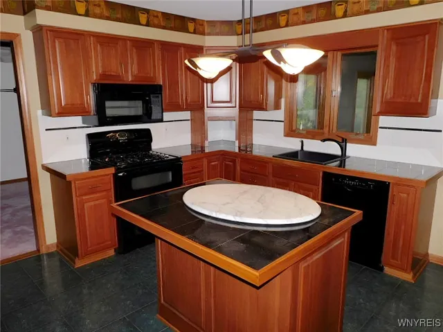 $499,950 | 15 Thomas Jefferson Lane, Amherst, NY 14226