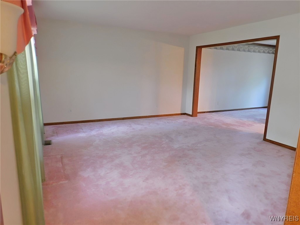 15 Thomas Jefferson Lane Amherst, NY 14226 - Photo 8 of 29