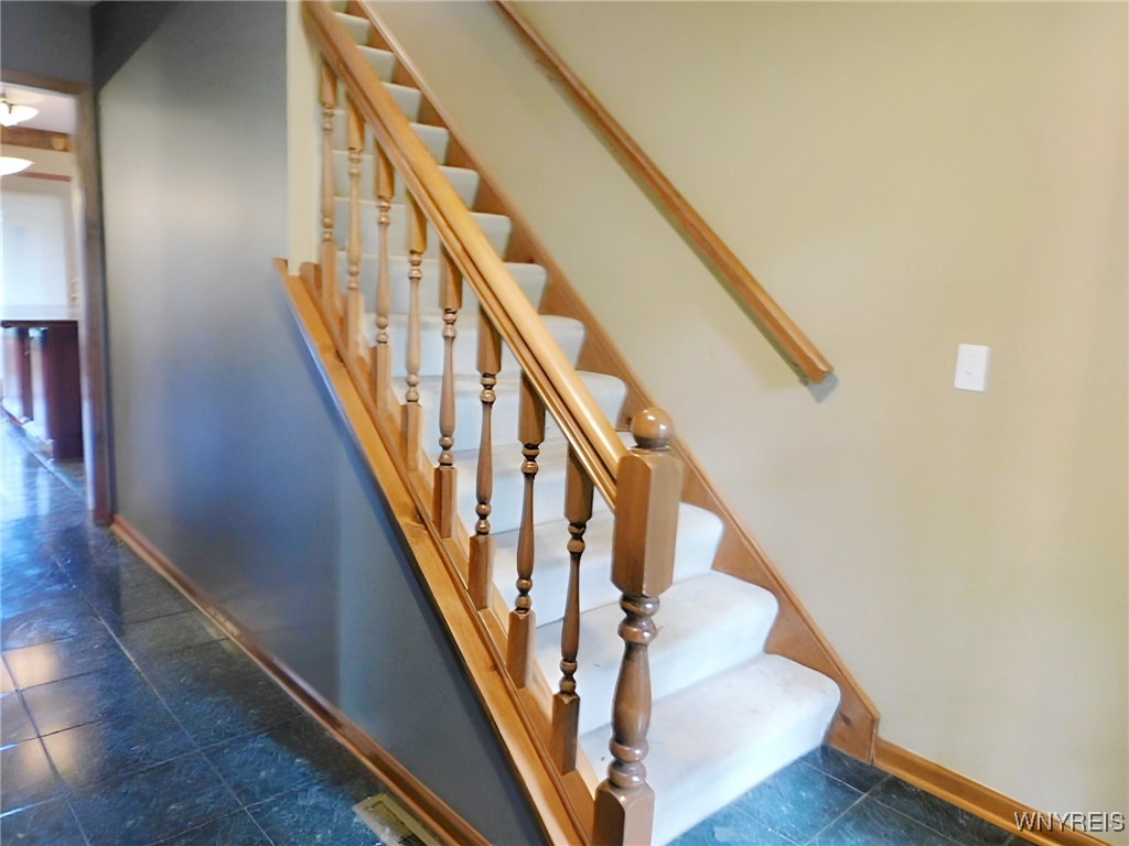 15 Thomas Jefferson Lane Amherst, NY 14226 - Photo 9 of 29