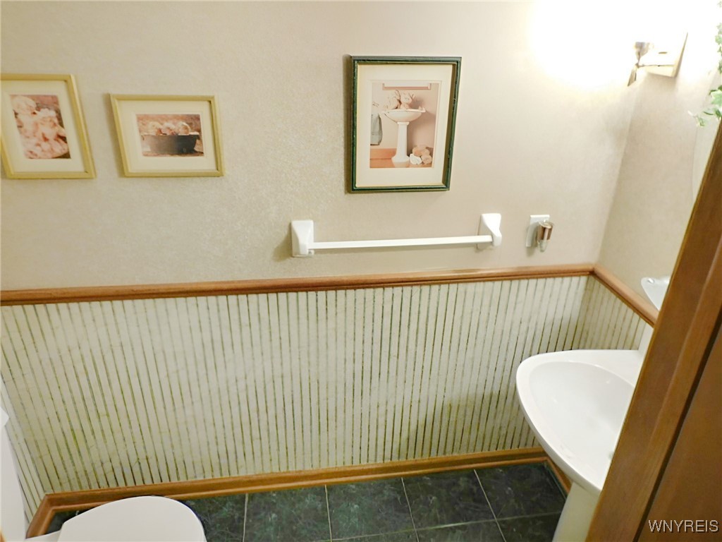 15 Thomas Jefferson Lane Amherst, NY 14226 - Photo 10 of 29