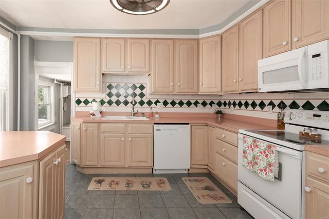 $540,000 | 2607 Oakview Terrace, St. Louis, MO 63143