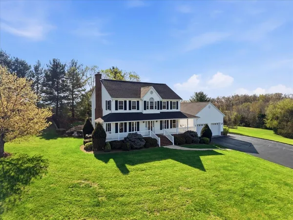 a view of a house with a backyard