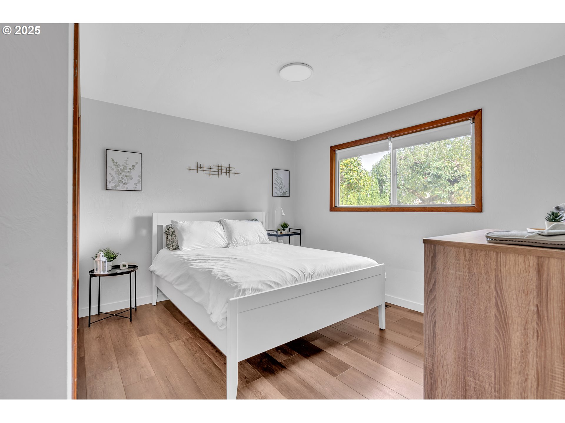 3472 Hoodview Drive Hubbard, OR 97032 - Photo 11 of 23 a living room with a bed furniture and a window