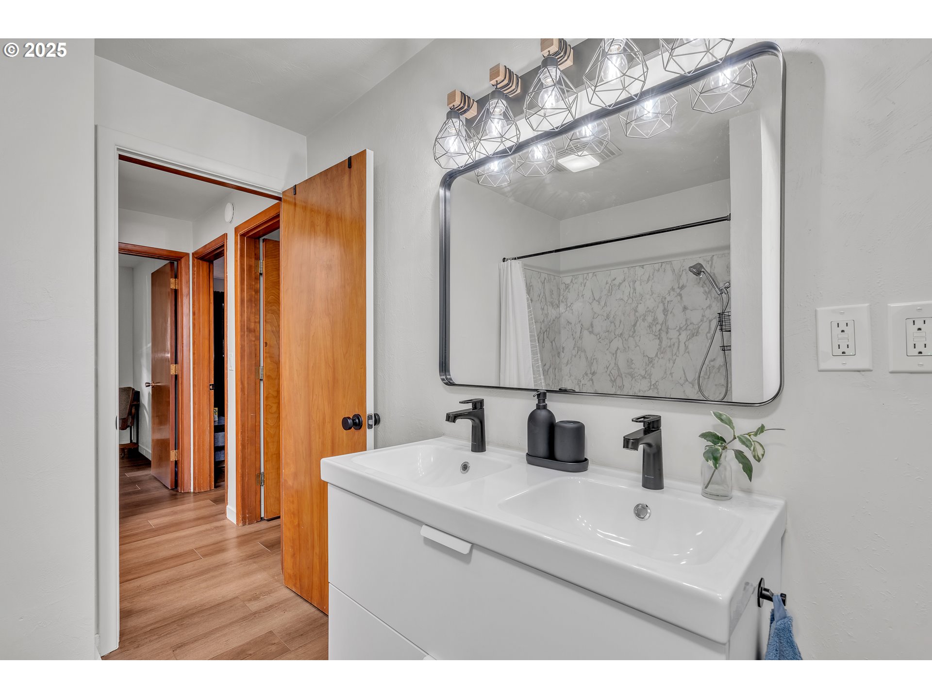 3472 Hoodview Drive Hubbard, OR 97032 - Photo 16 of 23 a bathroom with a sink mirror and vanity