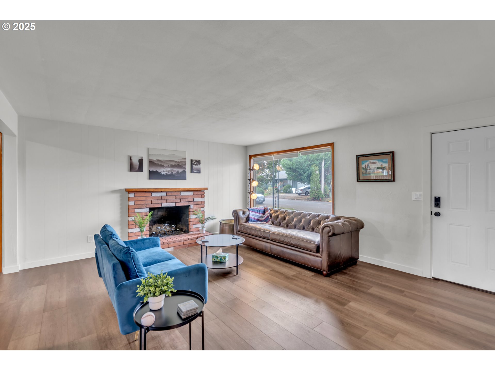 3472 Hoodview Drive Hubbard, OR 97032 - Photo 2 of 23 a living room with furniture and a fireplace