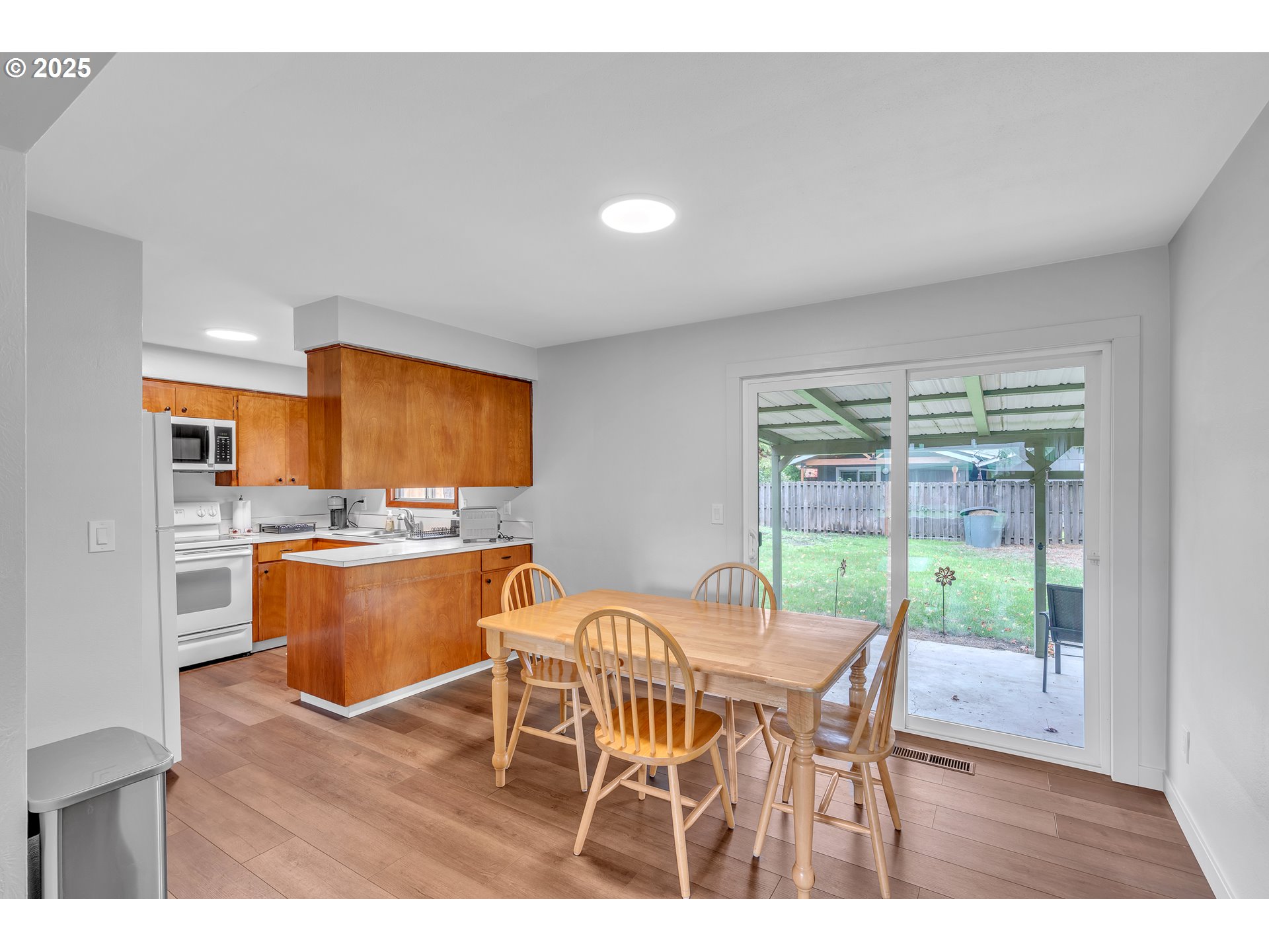 3472 Hoodview Drive Hubbard, OR 97032 - Photo 5 of 23 a dining room with furniture and wooden floor