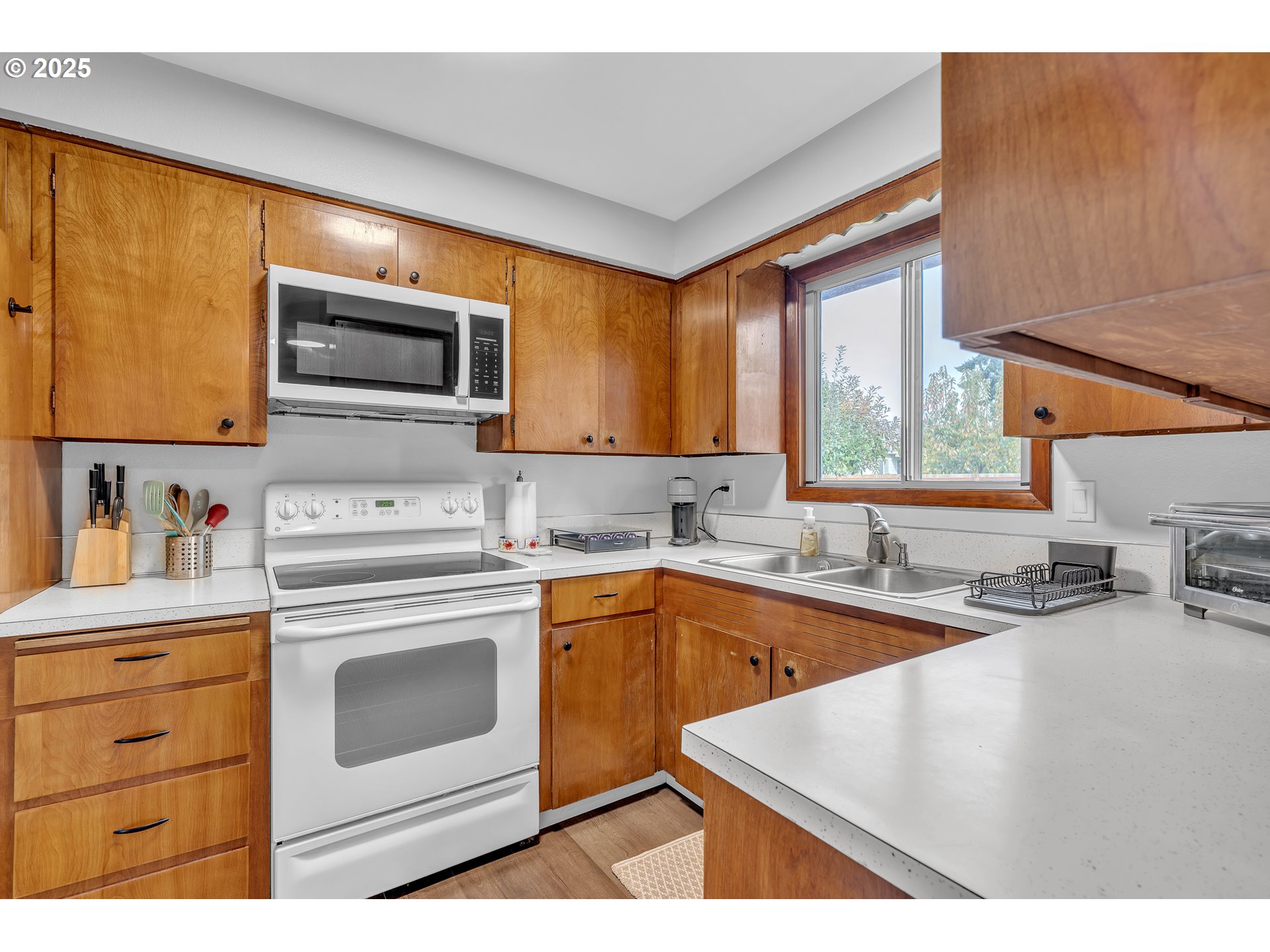 3472 Hoodview Drive Hubbard, OR 97032 - Photo 8 of 23 a kitchen with a sink stove and microwave