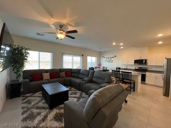 $2,500 | 380 Larksong Avenue, Henderson, NV 89011