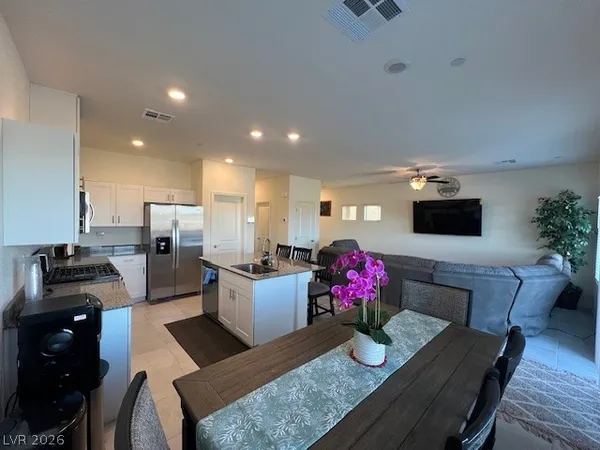 $2,500 | 380 Larksong Avenue, Henderson, NV 89011