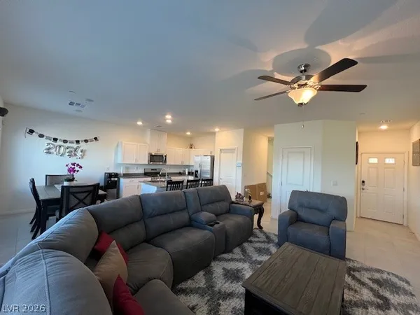 $2,500 | 380 Larksong Avenue, Henderson, NV 89011