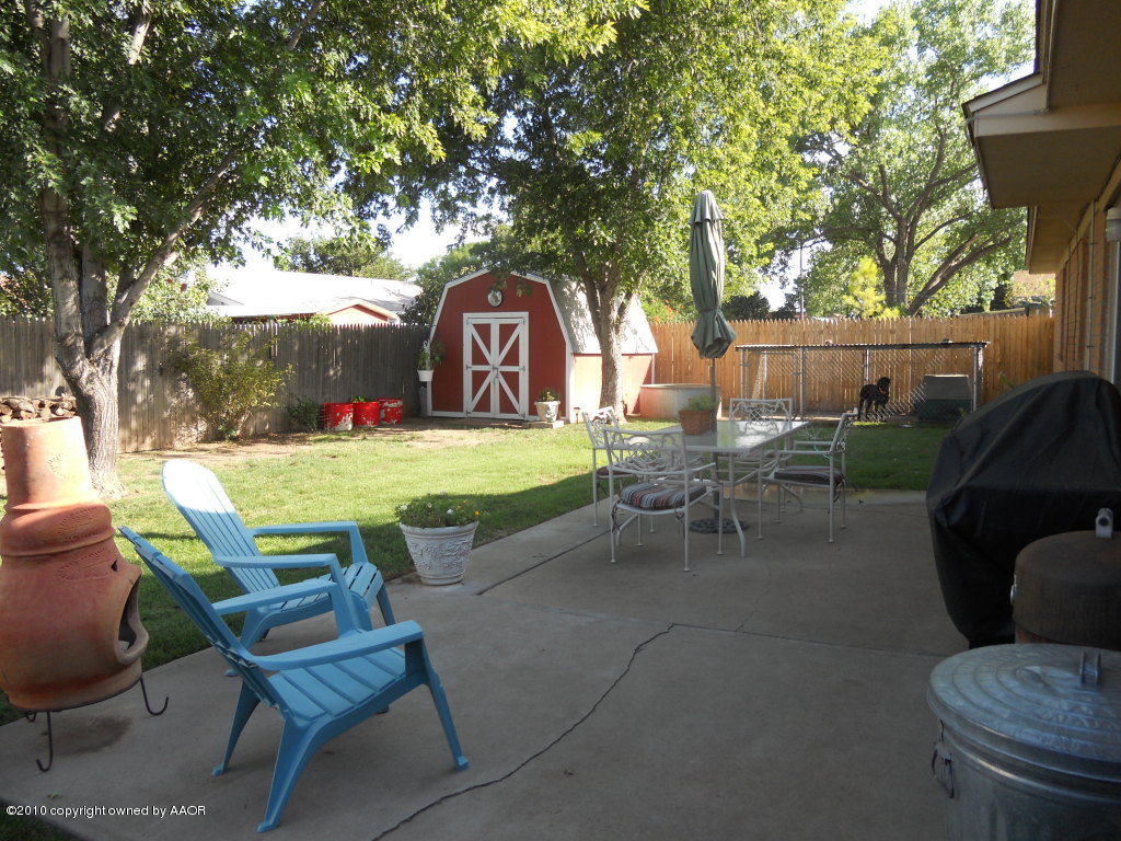 5117 McCarty Boulevard Amarillo, TX 79110 - Photo 16 of 17 a view of a two chairs in a patio