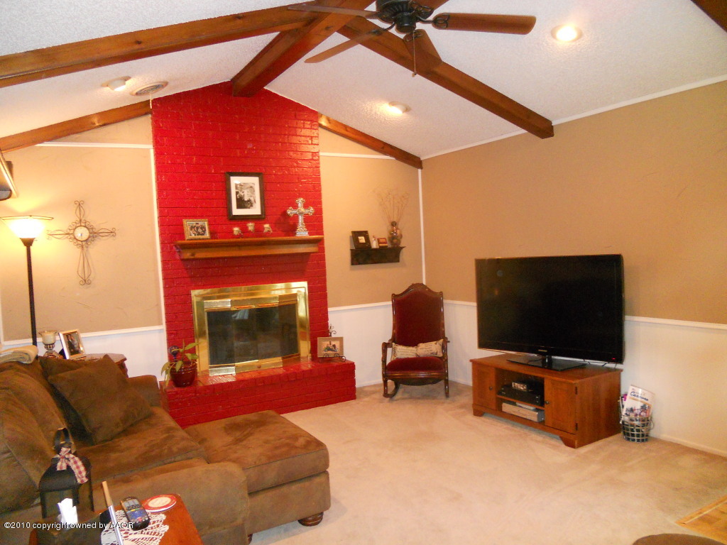 5117 McCarty Boulevard Amarillo, TX 79110 - Photo 3 of 17 a living room with furniture and a flat screen tv