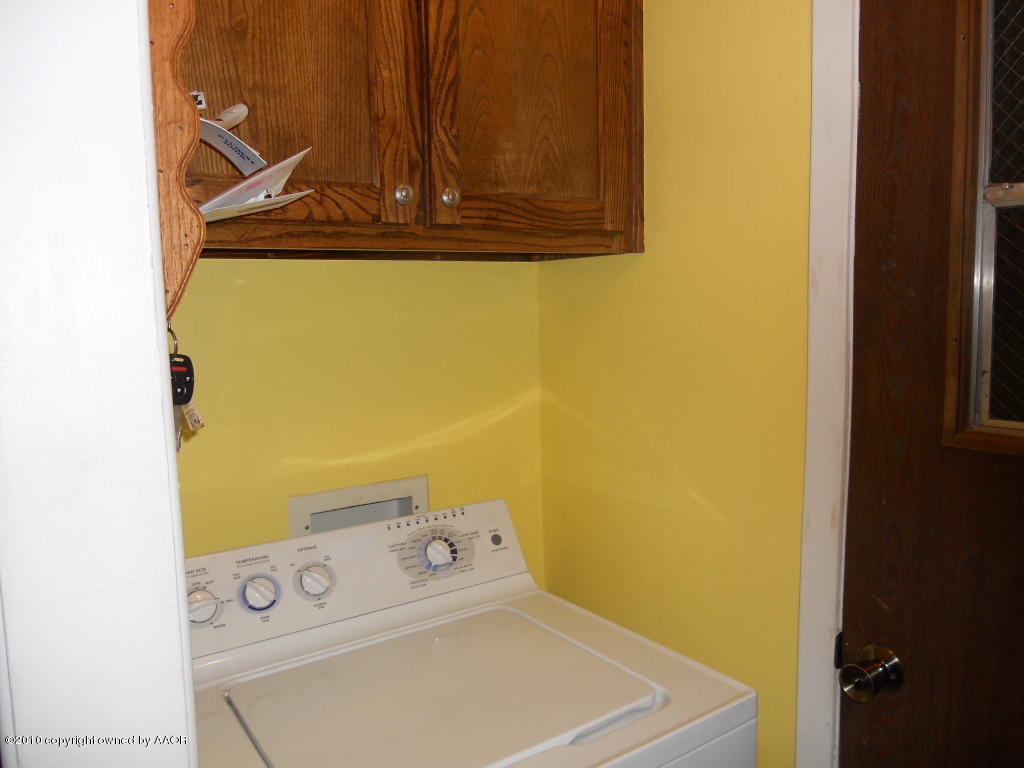 5117 McCarty Boulevard Amarillo, TX 79110 - Photo 8 of 17 a close up of a wall with a sink