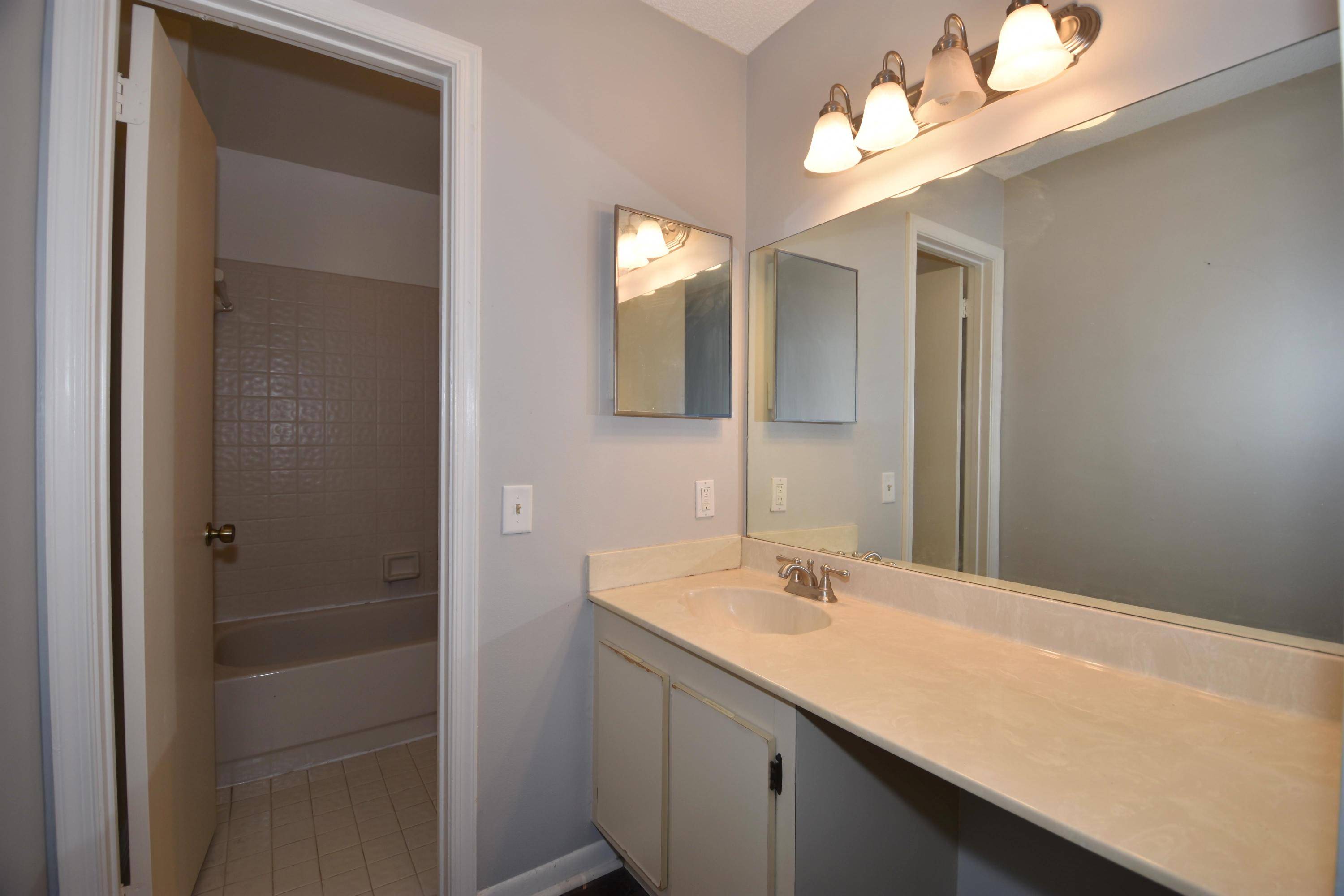 7687 Courtyard Run West Boca Raton, FL 33433 - Photo 20 of 27 BR2 private bath