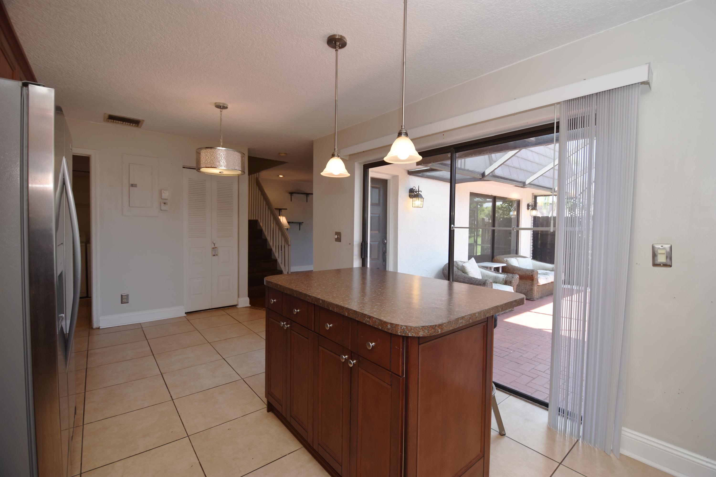 7687 Courtyard Run West Boca Raton, FL 33433 - Photo 9 of 27 Kitchen breakfast bar