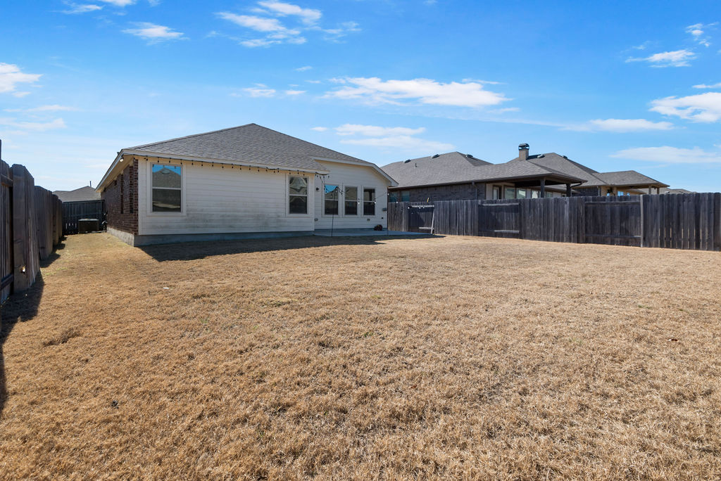 3473 Pauling Loop Round Rock, TX 78665 - Photo 31 of 33 a front view of a house with a yard