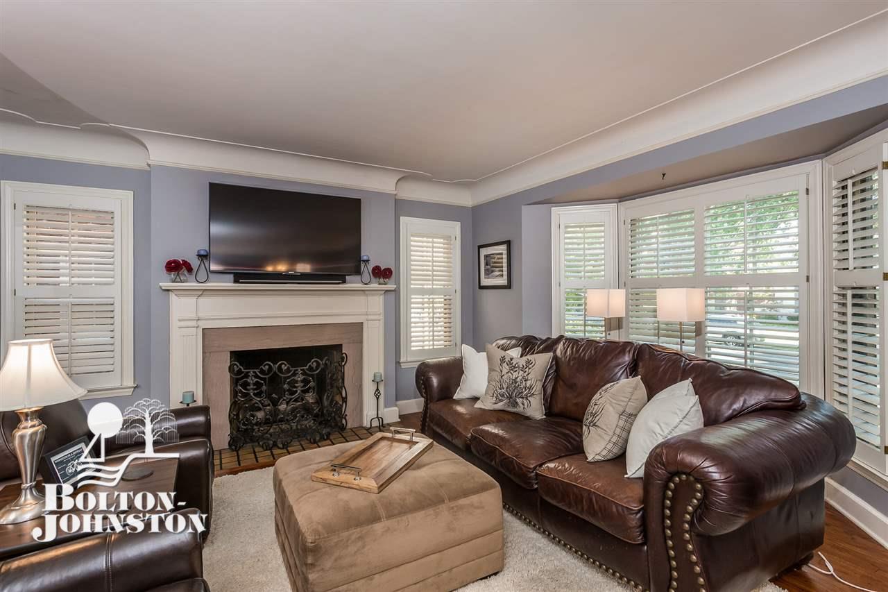 317 Merriweather Road Grosse Pointe, MI 48236 - Photo 11 of 52 31327944-10.JPG