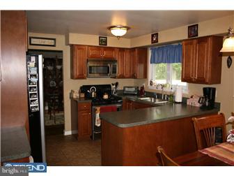1039 Valley Road Warminster, PA 18974 - Photo 4 of 10 Gallery Image 4