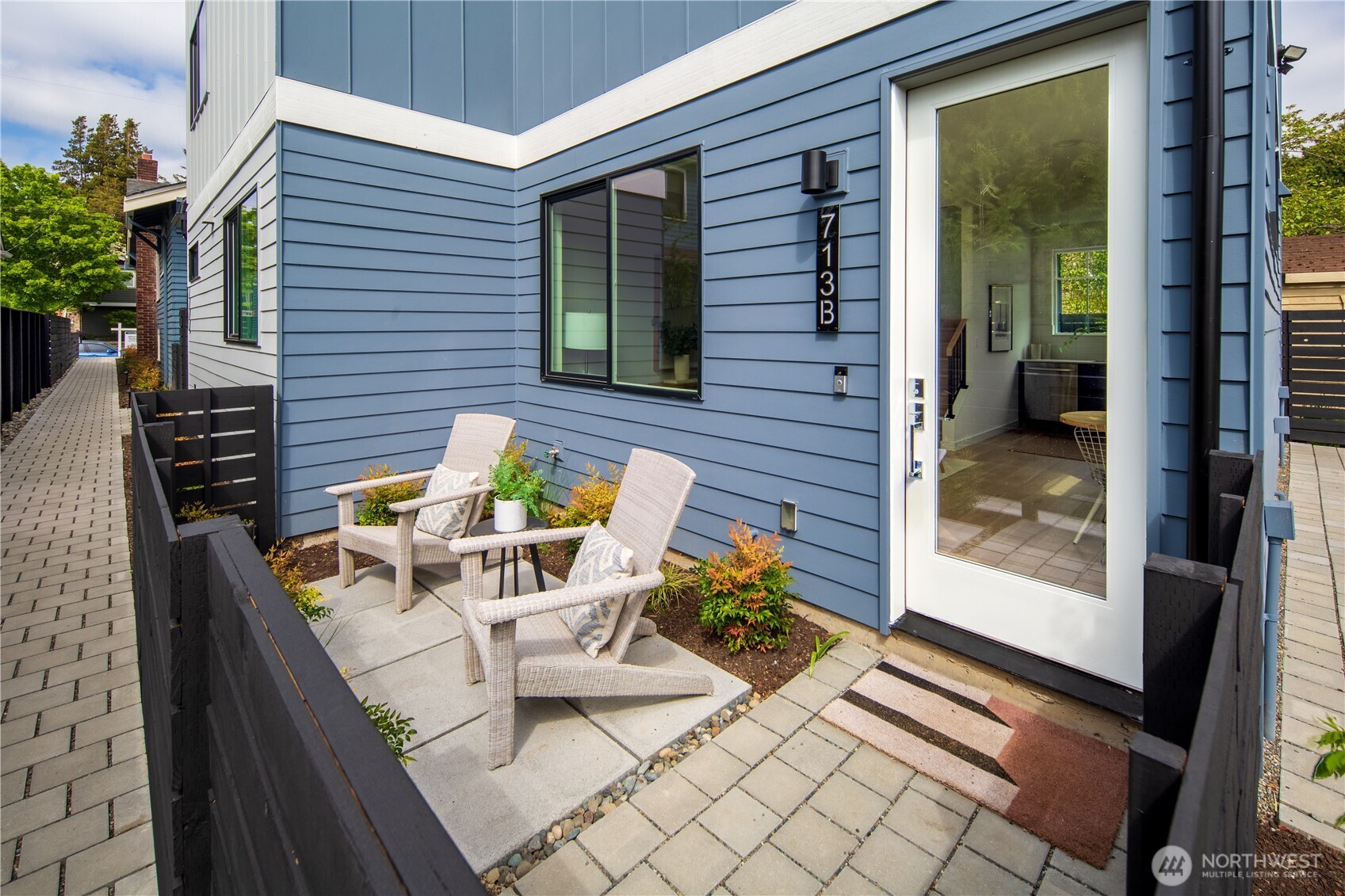713 North 70th Street Seattle, WA 98103 - Photo 2 of 28