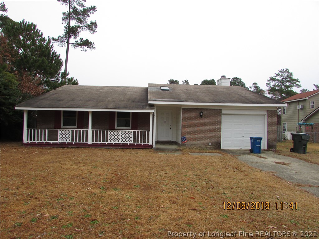 947 Rim Road Fayetteville, NC 28314 - Photo 1 of 10 a front view of a house with garden