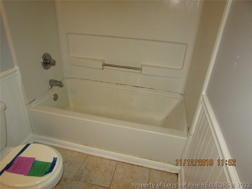 947 Rim Road Fayetteville, NC 28314 - Photo 9 of 10 a bathroom with a bathtub