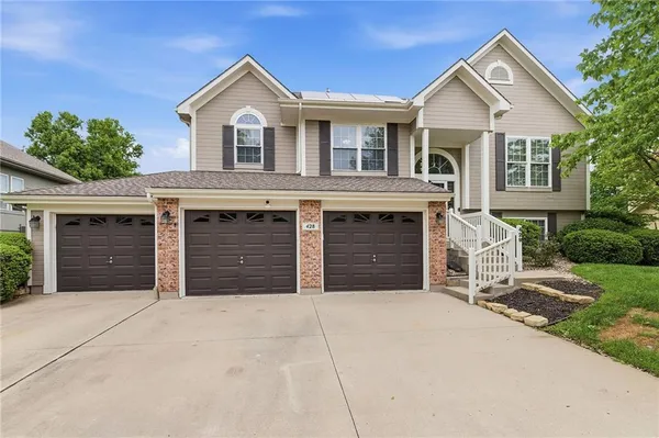 $385,000 | 428 Southwest Seagull Street, Lee's Summit, MO 64082