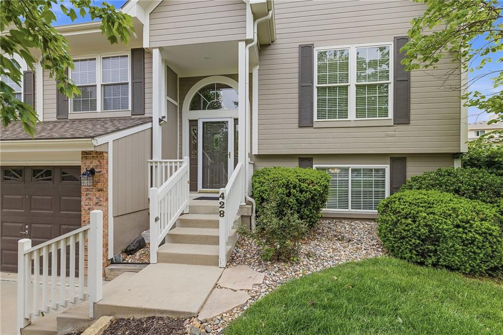 428 Southwest Seagull Street Lee's Summit, MO 64082 - Photo 3 of 55