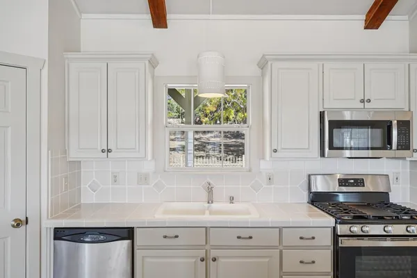 $1,895,000 | 174 Cedar Rock Trail Southwest, Hunt, TX 78024