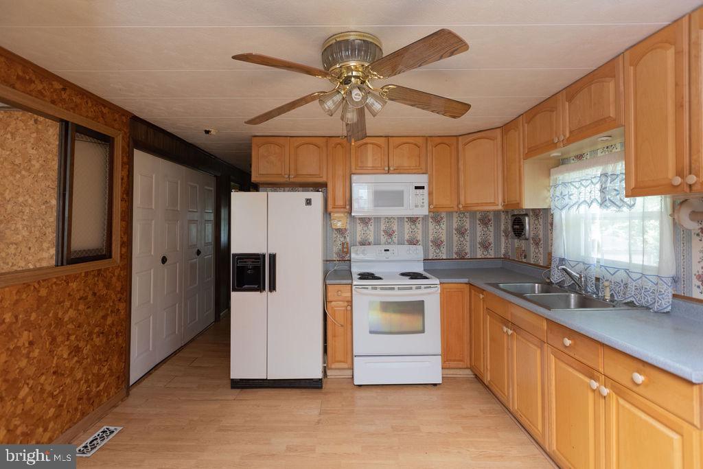 7847 East Shore Road Pasadena, MD 21122 - Photo 11 of 30 Gallery Image 11