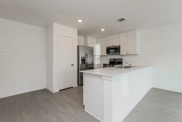 $1,575 | 12113 Kellsway Court, Conroe, TX 77306