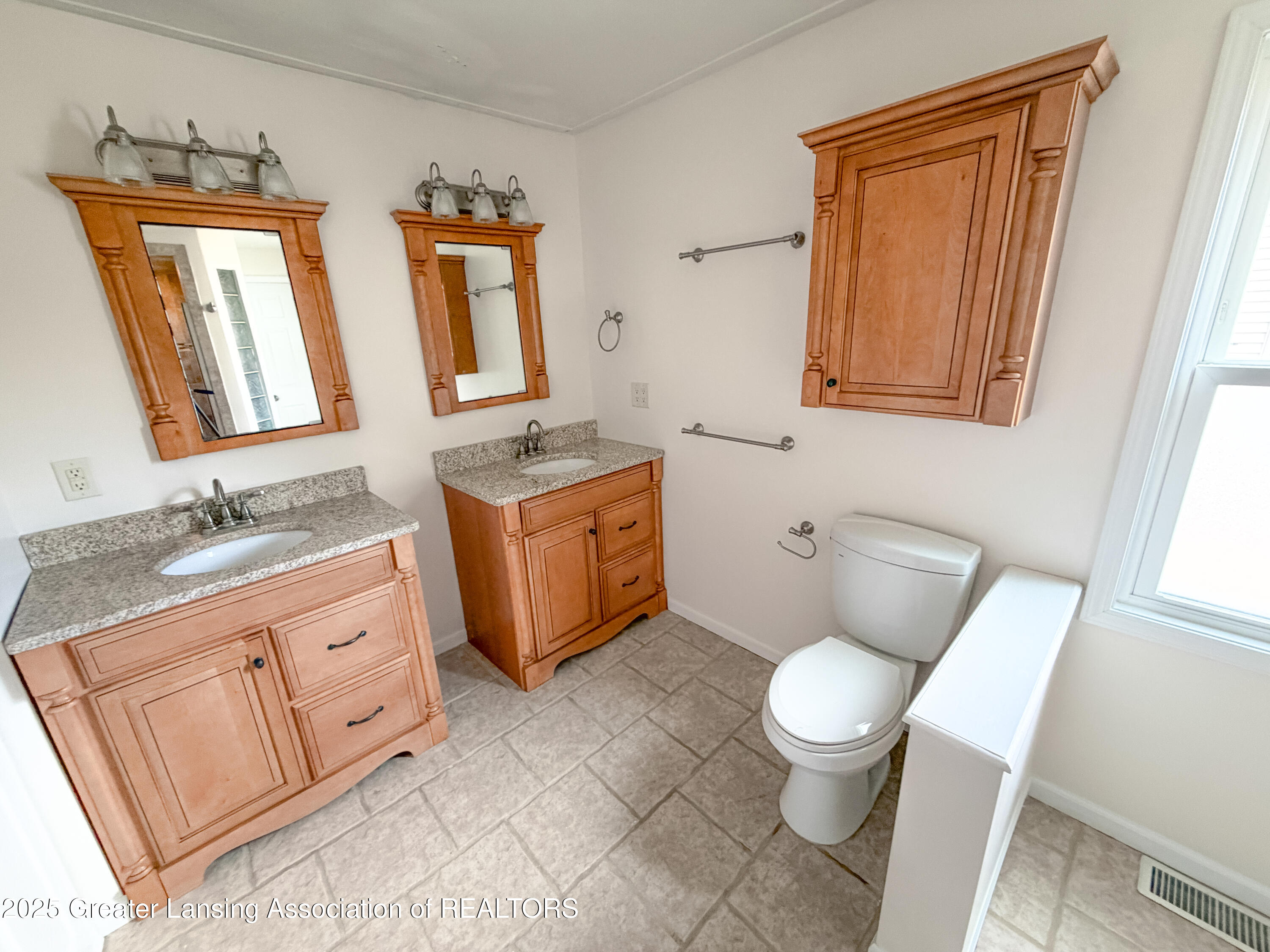 226 West Jolly Road Lansing, MI 48910 - Photo 7 of 16 DSC0140 (1)