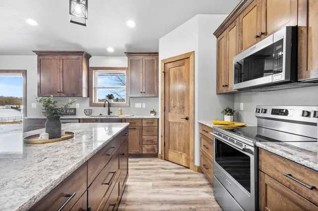 $499,900 | 3382 Largo Ridge Drive, Green Bay, WI 54311