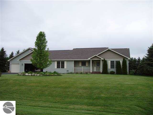 1108 South Ridge Court Traverse City, MI 49696 - Photo 22 of 36 1746463-21.JPG
