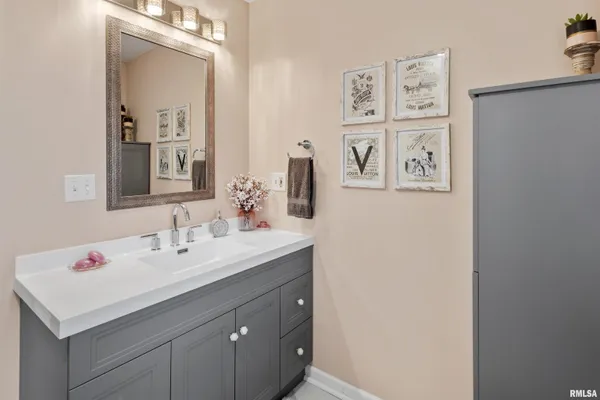 $629,000 | 14715 Followell Drive, Marion, IL 62959