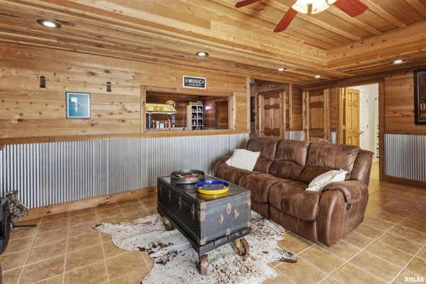 $629,000 | 14715 Followell Drive, Marion, IL 62959