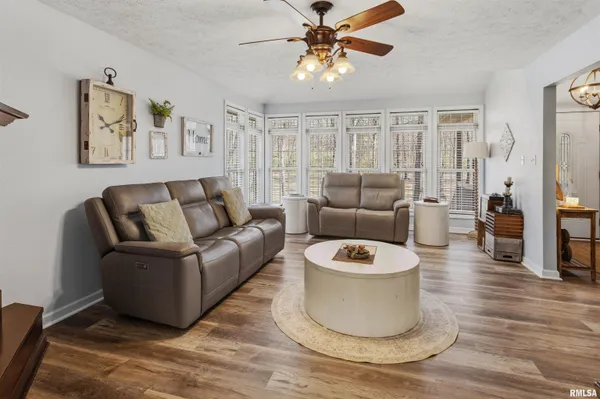 $629,000 | 14715 Followell Drive, Marion, IL 62959