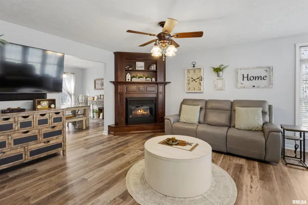 $629,000 | 14715 Followell Drive, Marion, IL 62959