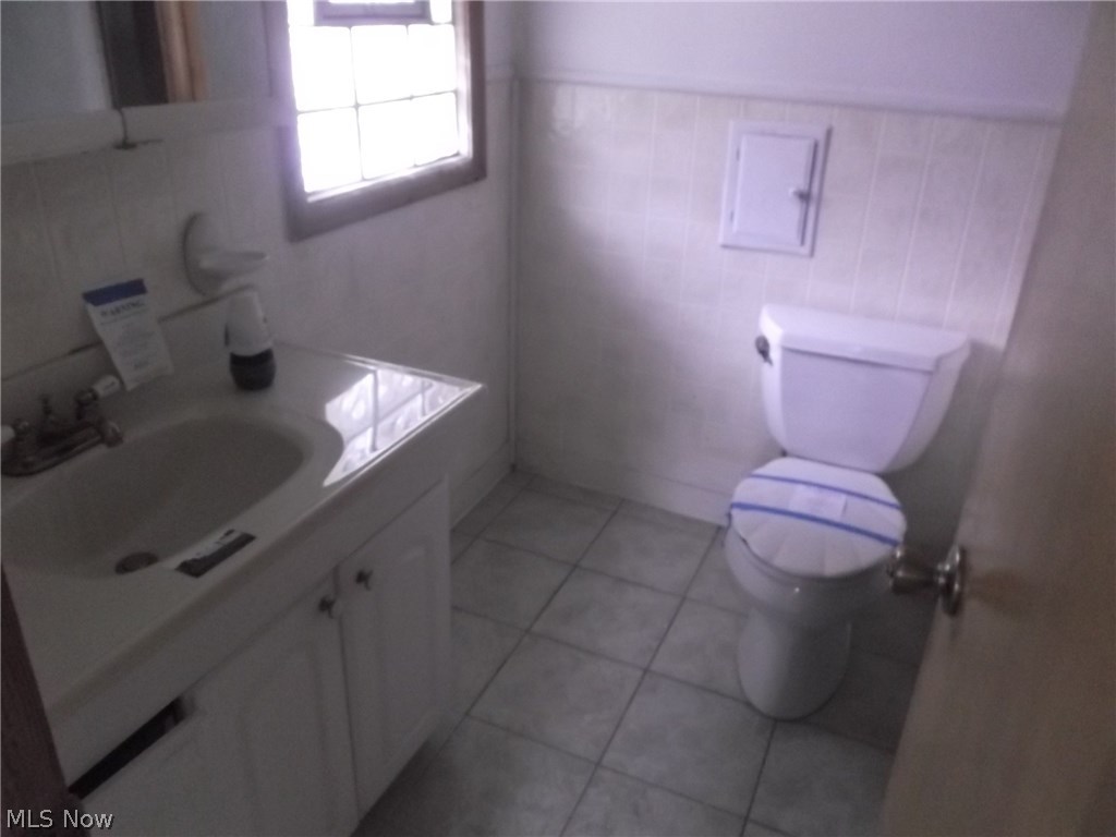 3586 Atherstone Road Cleveland, OH 44121 - Photo 8 of 28 Gallery Image 8