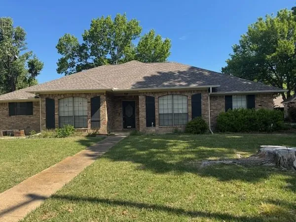 $3,100 | 1531 Pickwick Lane, Denton, TX 76209