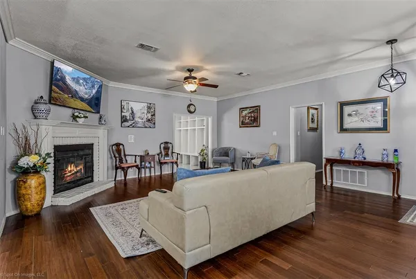 $3,100 | 1531 Pickwick Lane, Denton, TX 76209