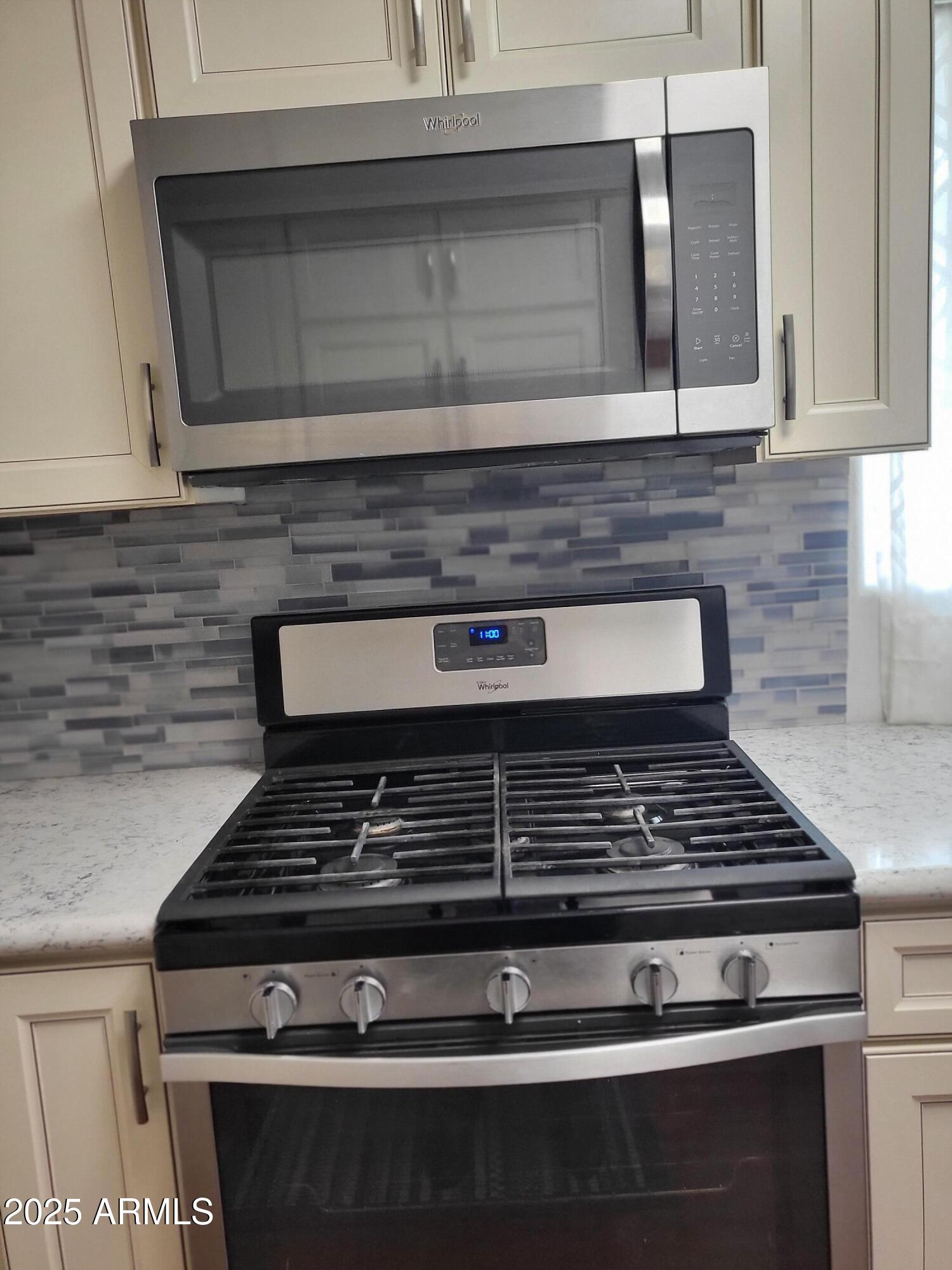 815 North Hayden Road, Unit D207 Scottsdale, AZ 85257 - Photo 15 of 29 a stove top oven sitting inside of a kitchen