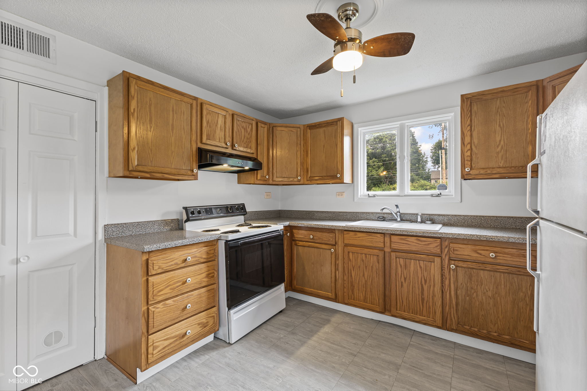 4245 West County Line Road Greenwood, IN 46142 - Photo 12 of 26 Gallery Image 12