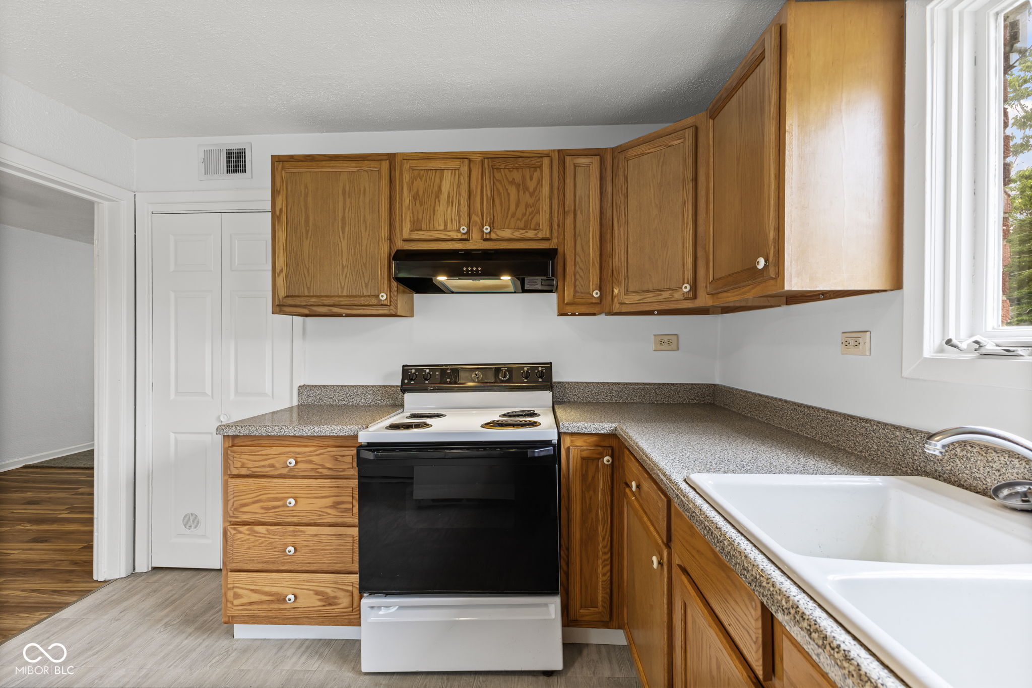 4245 West County Line Road Greenwood, IN 46142 - Photo 13 of 26 Gallery Image 13