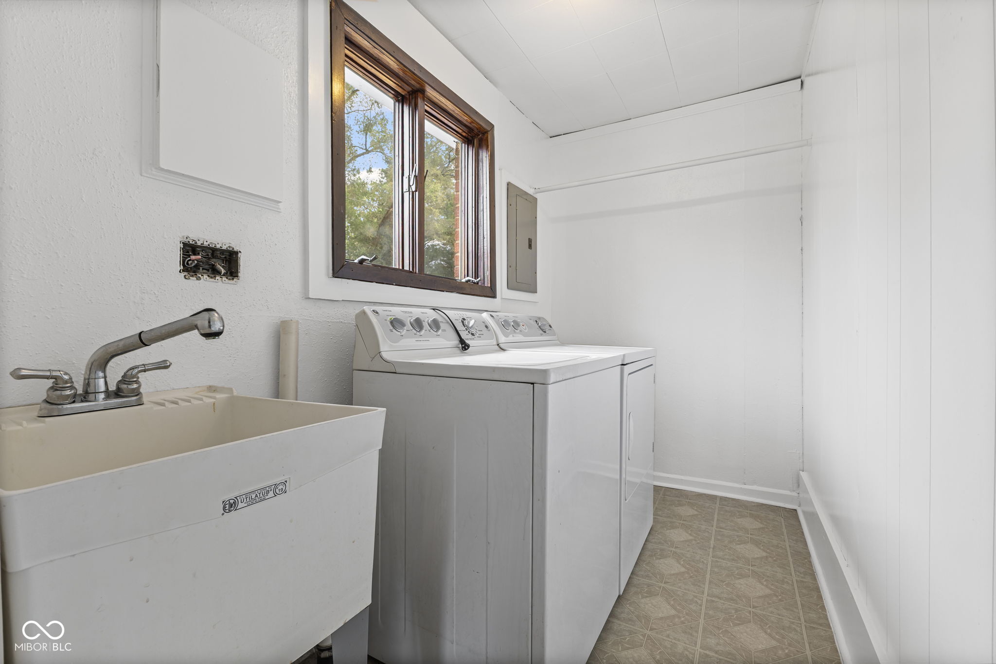 4245 West County Line Road Greenwood, IN 46142 - Photo 15 of 26 Gallery Image 15