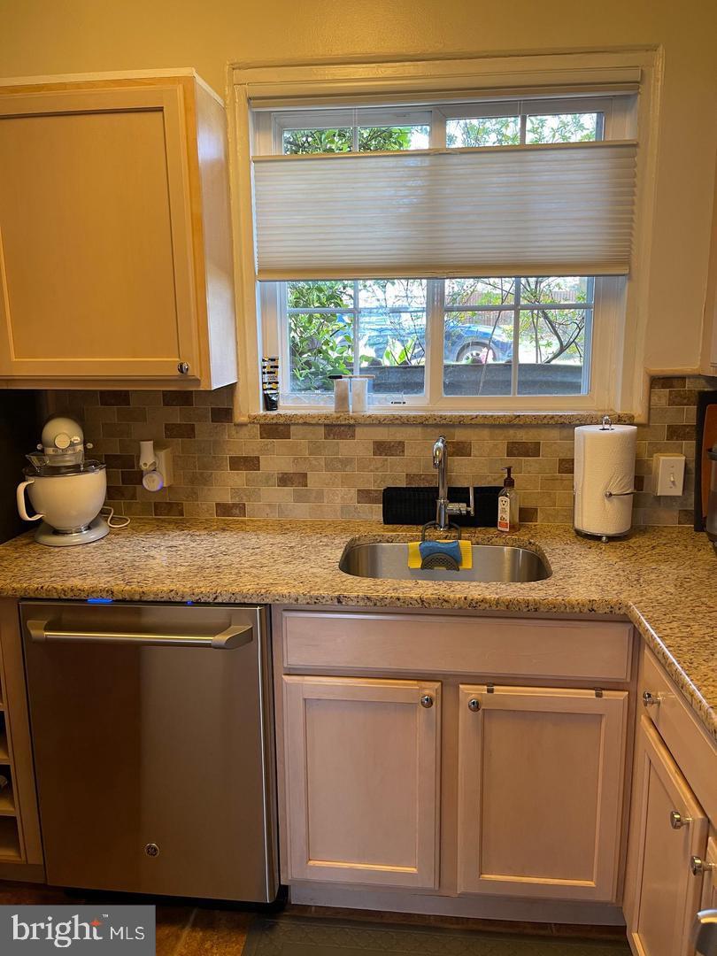 3222 Wellington Road Alexandria, VA 22302 - Photo 3 of 45 Kitchen