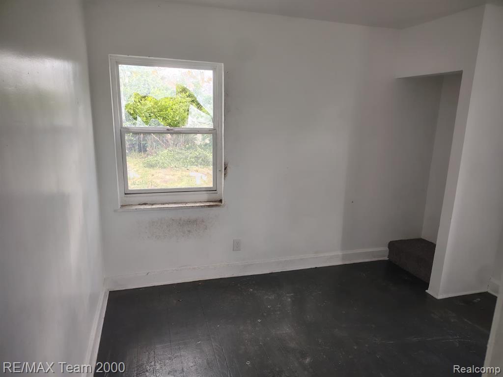 8860 Appoline Street Detroit, MI 48228 - Photo 23 of 45