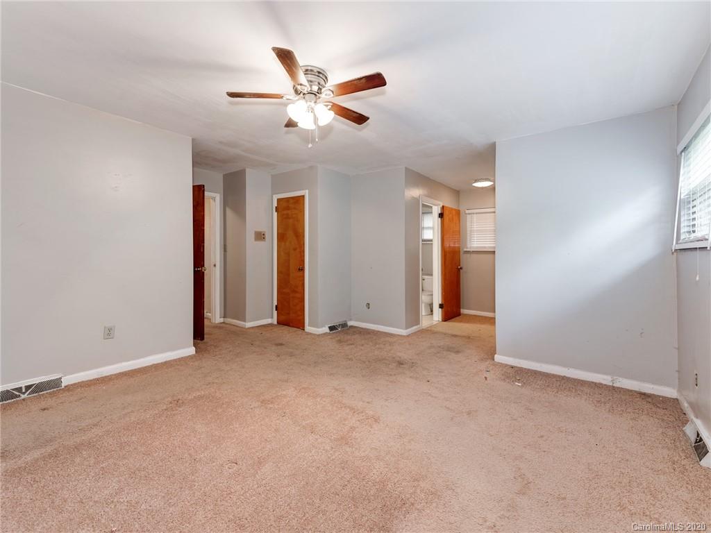 10128 Mt Holly Road Charlotte, NC 28214 - Photo 15 of 24 an empty room with closet and a chandelier fan